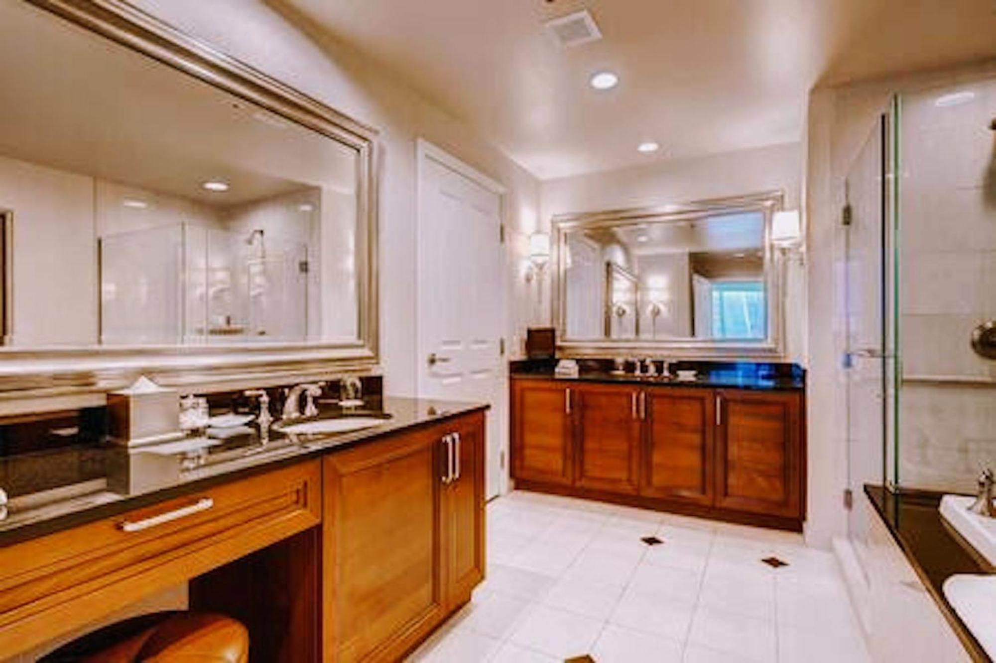 Strip & Sphere View - Separate Living Room - 2 Full Bath - Full Kitchen - Balcony - 900 Sqft - Mgm Signature Лас-Вегас Экстерьер фото